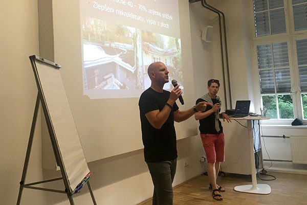 Ferdinand Leffler přednáší o zahradní architektuře na přednášce od Flera Academy